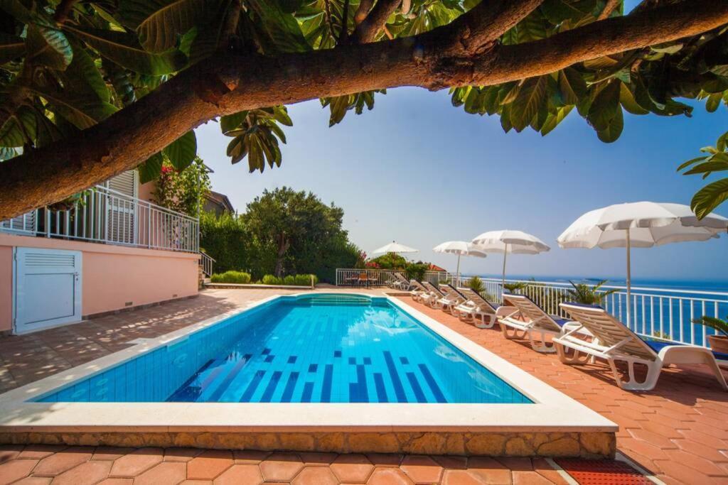 Villa Laura *